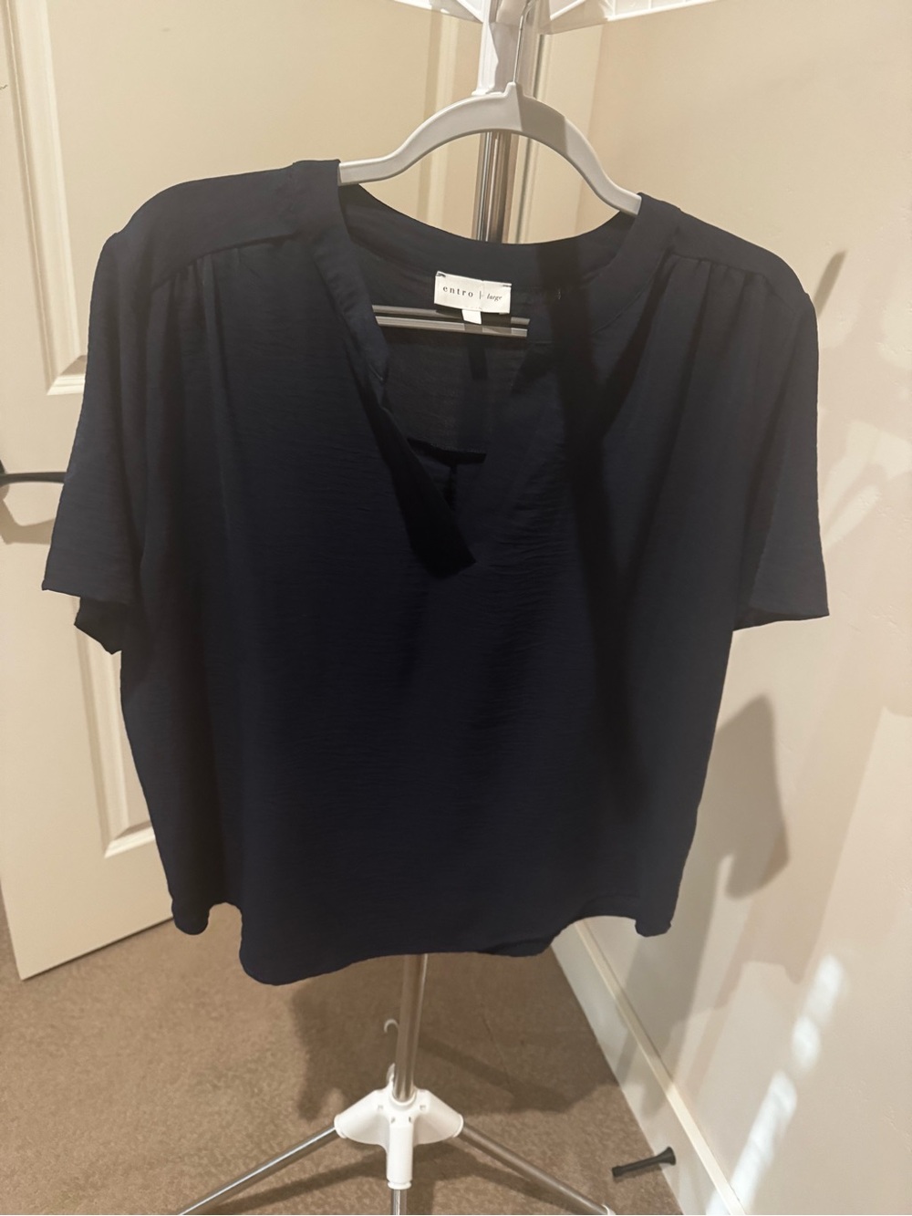 entro Navy V-Notch Short Sleeve Blouse